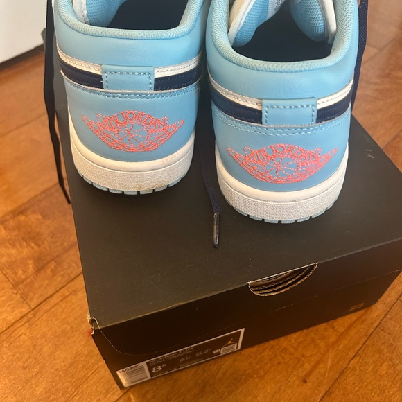 Set of 2 Air Jordan Sneakers in Black and Navy size 8.5 worn once - Picture 10 of 11